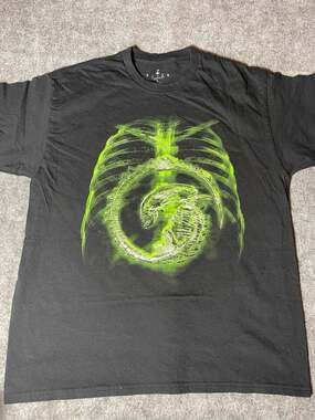 Alien Movie X-Ray Chest Xenomorph Graphic T-Shirt Black Size Large
